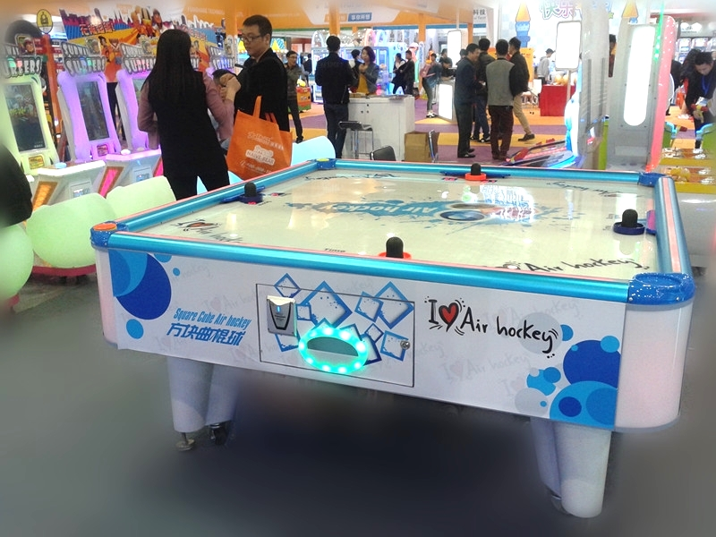 Sport Arcade Machine  - Square Cube Air Hockey