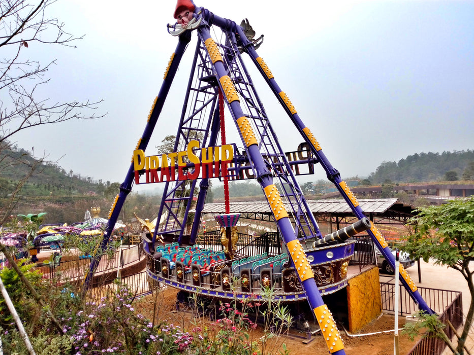 Amusement Park Rides - Big Pirate Ship Ride